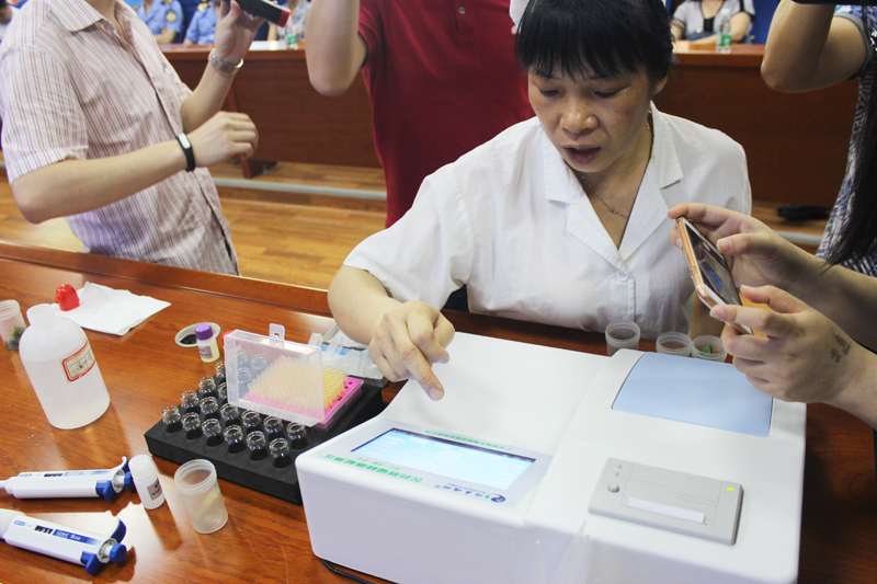 米兰web版登录入口-米兰(中国)食用农产品快检设备捐赠仪式在桂城街道办事处举行